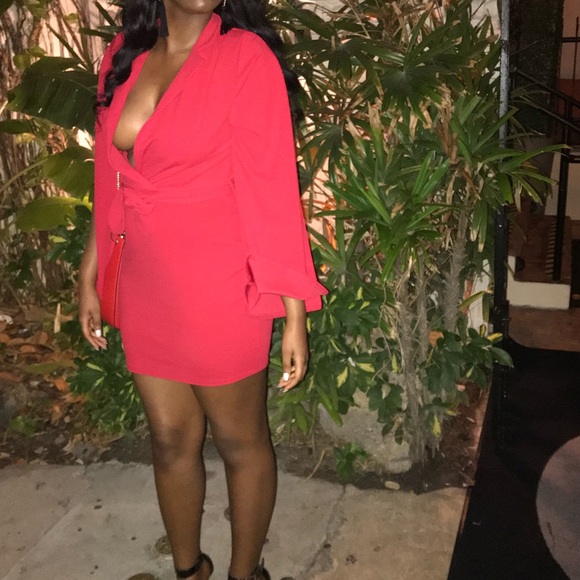 Red split sleeve dress - Picture 2 of 4